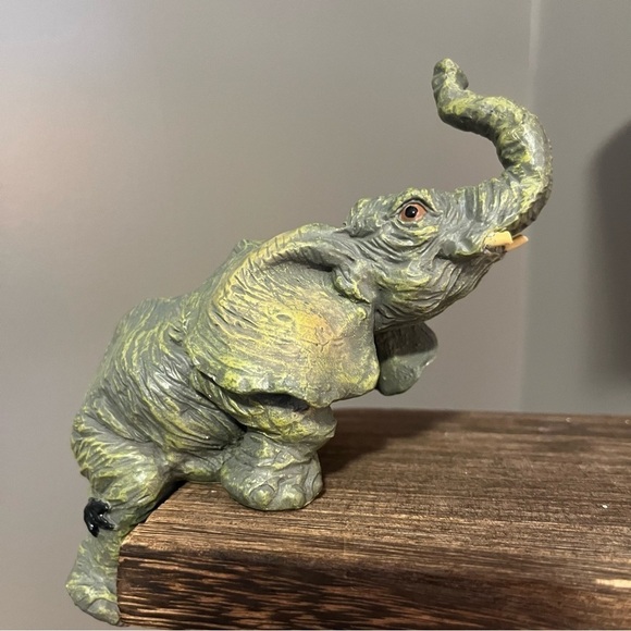 Elephant figurine made in China. Looks like he is trying to climb up onto a step - Picture 6 of 8